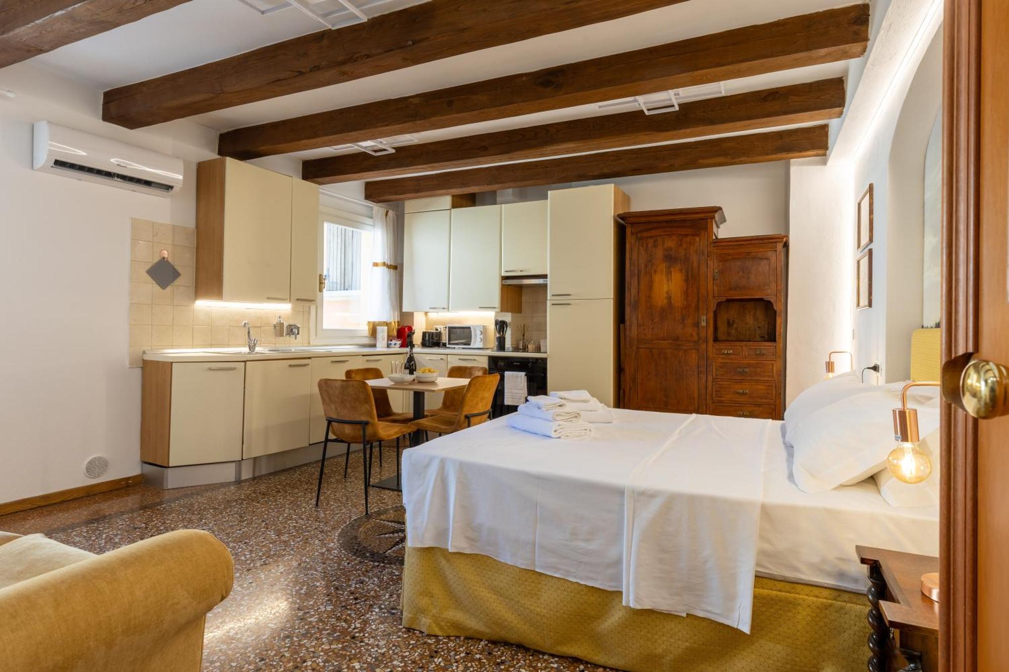 Frassinago Deluxe Suites-Bolognarooms エクステリア 写真