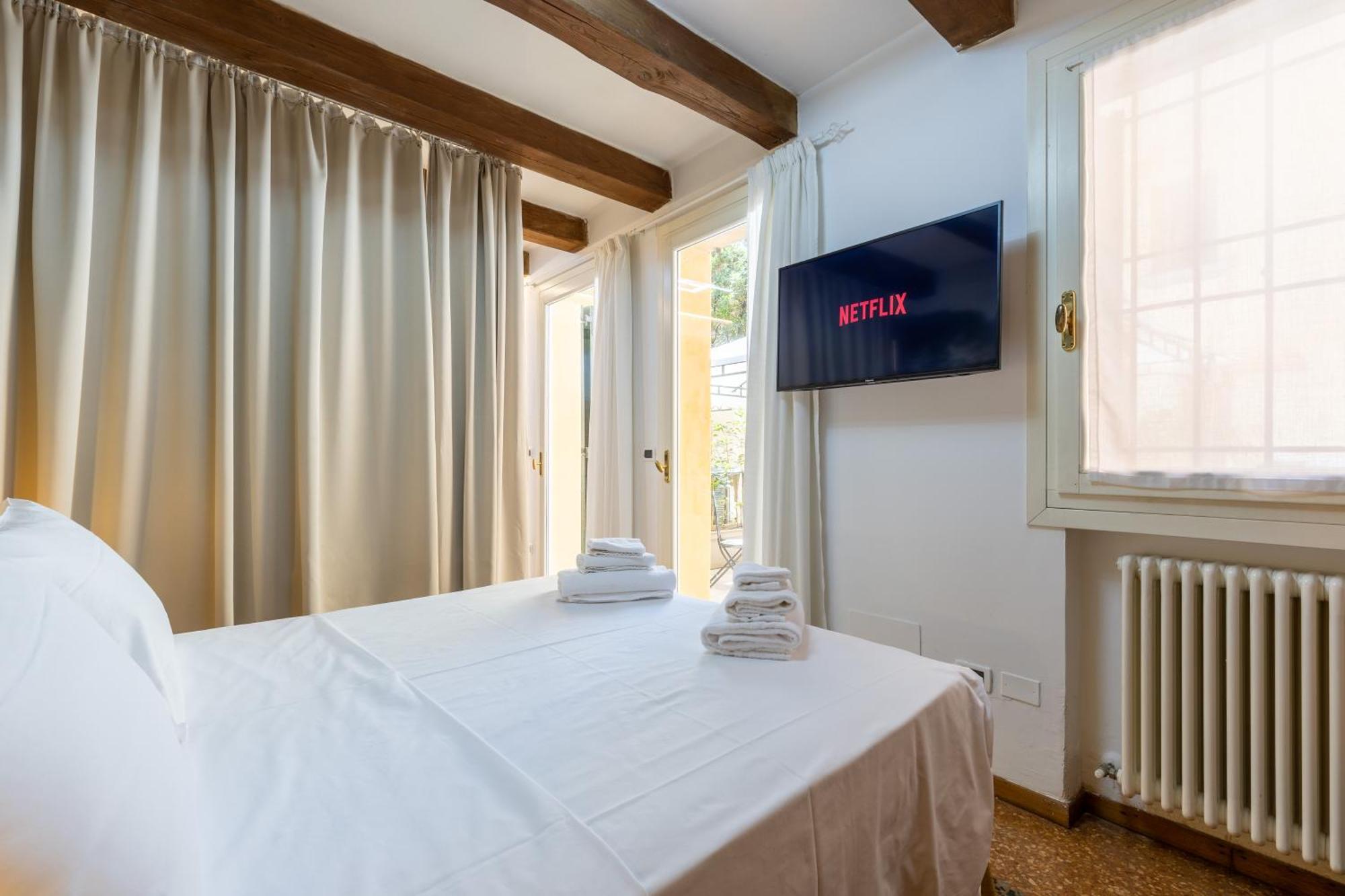 Frassinago Deluxe Suites-Bolognarooms エクステリア 写真