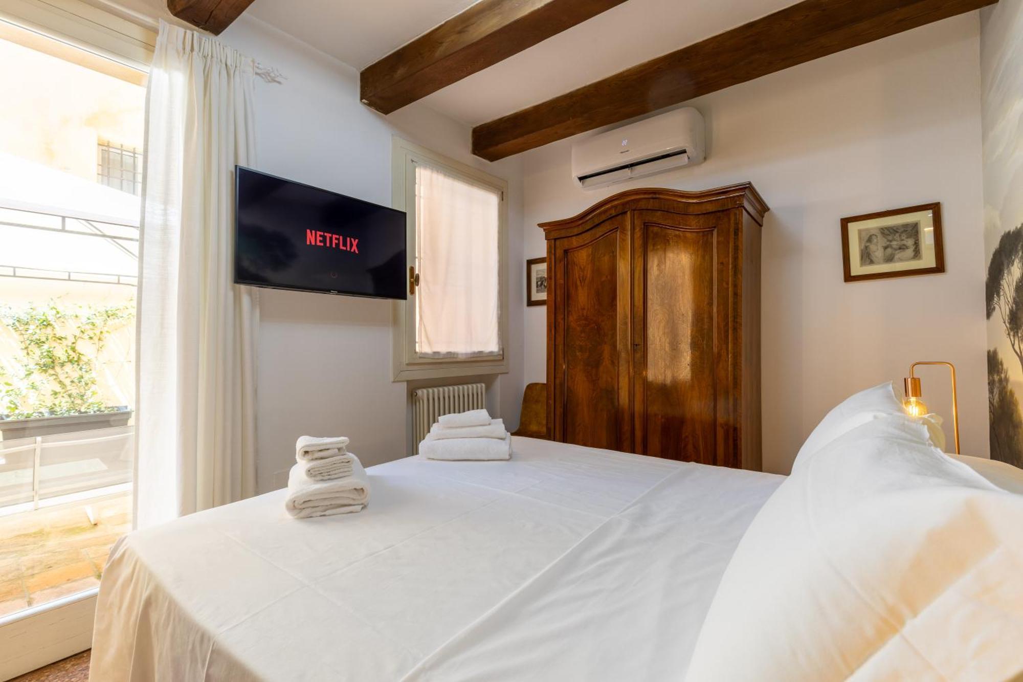 Frassinago Deluxe Suites-Bolognarooms エクステリア 写真