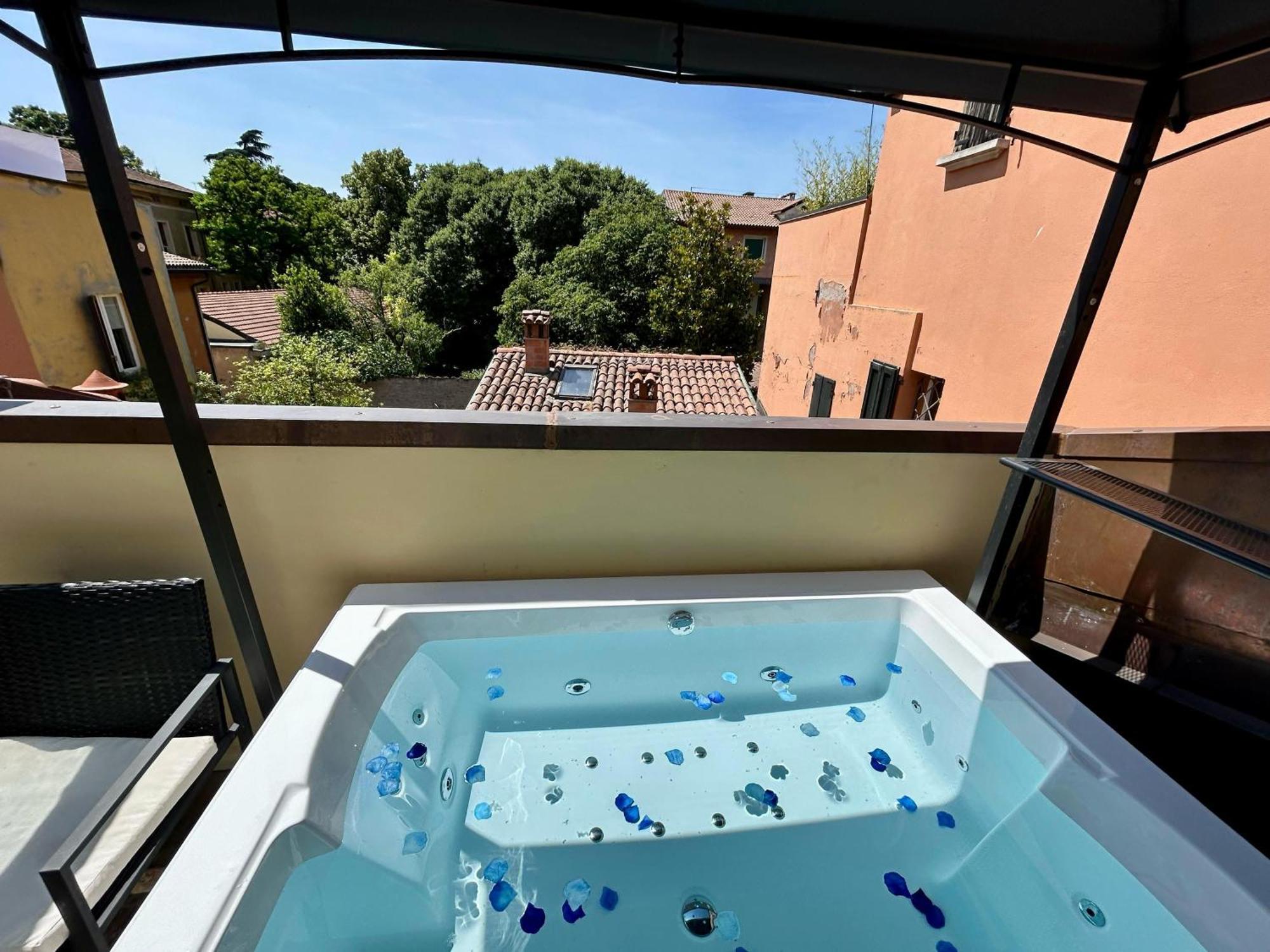 Frassinago Deluxe Suites-Bolognarooms エクステリア 写真
